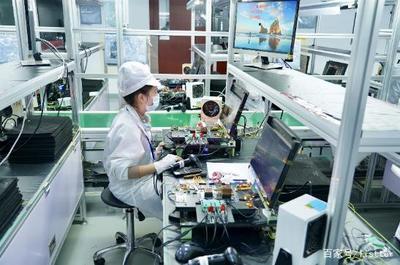 從硅砂到智慧 探秘機械革命工廠，揭秘筆記本電腦的誕生之旅